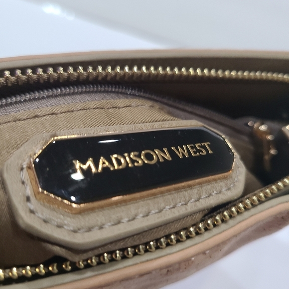 Madison West Stylish Tan Cork Crossbody Bag With Gold Handle - Picture 6 of 9